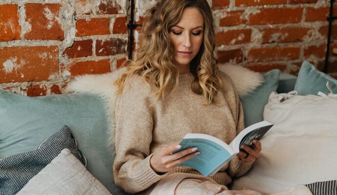 pexels-karola-g-5427100